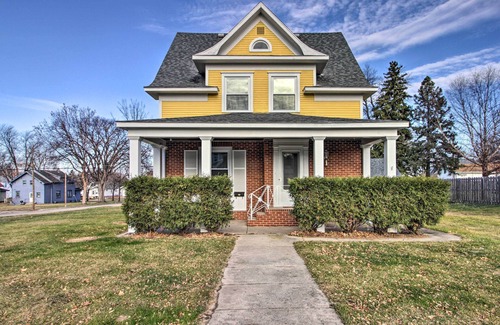 Appleton House | Cozy Appleton Getaway w/Screened-In Porch + Yard!