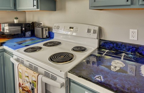 Council Bluffs Apartment | ♔ Cozy Apt A Stone's Throw away from Downtown ♔