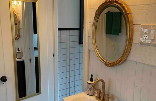 Newtonville Apartment | Cozy Apt w/Sunset View Over River