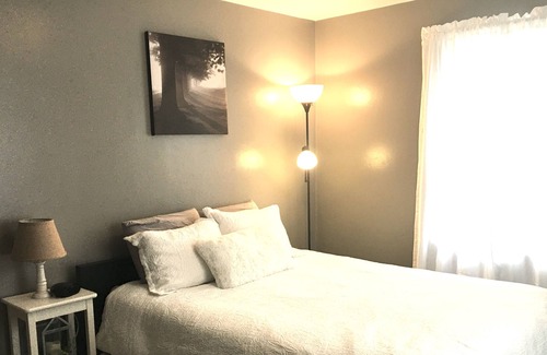 Warren Apartment | Cozy Apt. WIFI, Monthly Rates, Full Kitchen, near Eastwood Mall, restaurants