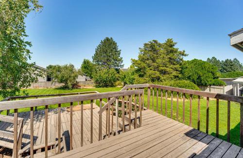 Tri-Cities House | Cozy Apt with Private Deck, 2 Mi to Toyota Center!
