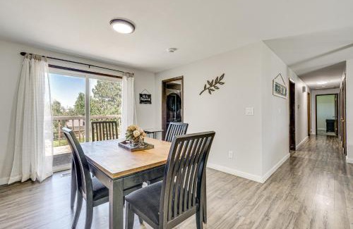 Tri-Cities House | Cozy Apt with Private Deck, 2 Mi to Toyota Center!