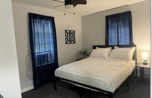 Avoca Apartment | Cozy Apt-XL Luxury Bath-3 min from Airport /i81