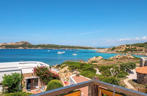 Santa Reparata House | Cozy Attic Apartment "Sul Mare a Santa Teresa" with Wi-Fi, Sea View, Terrace