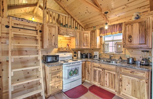 Augusta Cabin | Cozy Augusta Cabin w/Grill - Walk to Main St