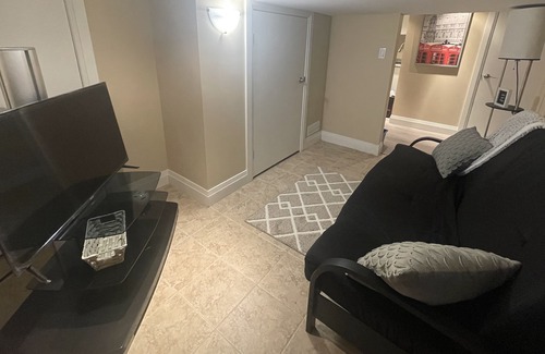 Durham Region Apartment | Cozy Basement