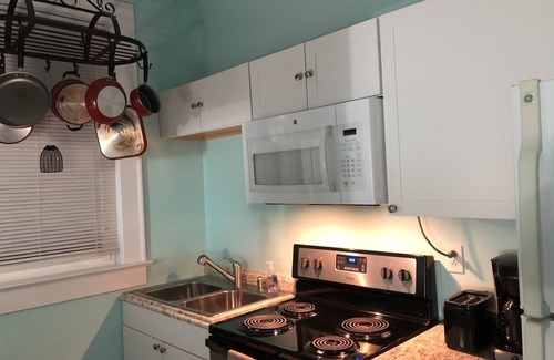 Willoughby Spit Cottage | Cozy Bay View - BeachSide, Pet Friendly, Wi-Fi
