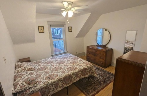 Bay View Apartment | Cozy Bay View Crashpad