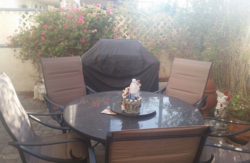 The Jungle Apartment | Cozy Beach Apartment near LAX & Silicon Beach