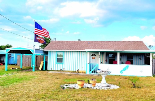 Mexico Beach House | Cozy Beach Cottage! Dog Friendly! Monthly discount Fall/Winter + Golf Cart!