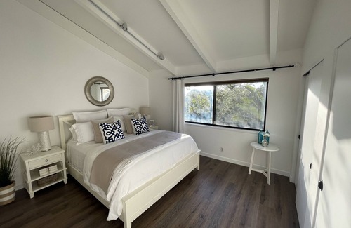 Alta Mesa Condo | Cozy Beach Get-away with Awesome City and Mountain Views