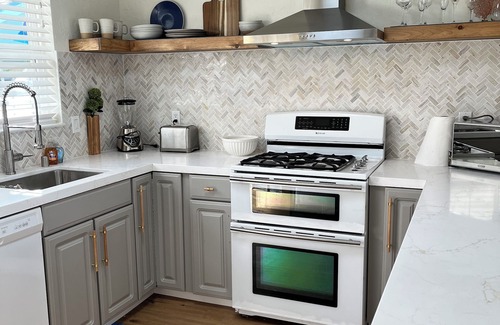 Eastside Santa Cruz House | COZY BEACH HOUSE near YACHT HARBOR