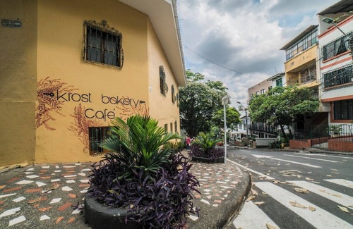 Cali Apartment | Cozy & Beautiful 3Bed in El Peñon near Restaurants