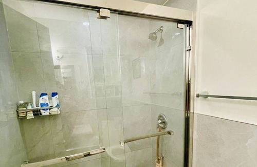 Malton House | Cozy & Beautiful Private Room - Minutes from airport & transit