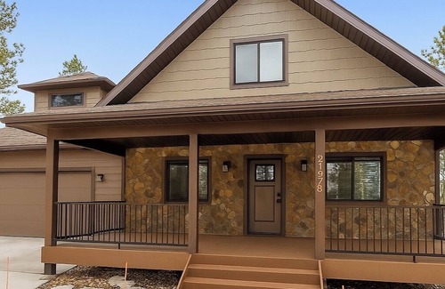 Deadwood Cabin | Cozy Black Hills Cabin Sleeps 17 Garage + ATV Trailer Parking