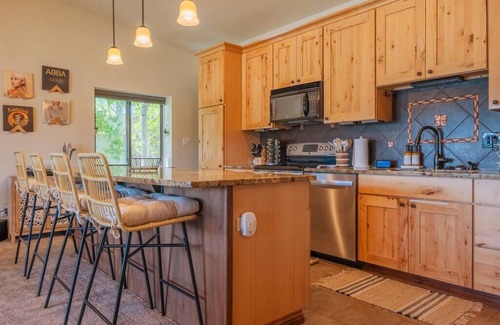 Dillon Condo | Cozy Boho Retreat w/Views of Mountain + Lake