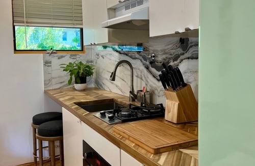Queens Apartment | Cozy Bright Rockaway Beach House Very Close to Train and Ferry