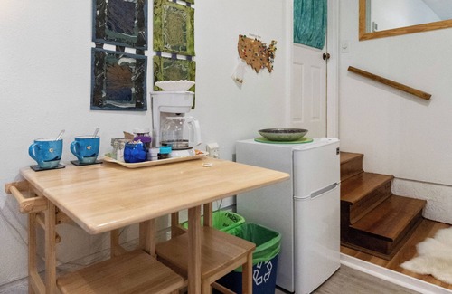 Ocean Isle Beach Apartment | Cozy, bright studio 5 minutes drive to beach