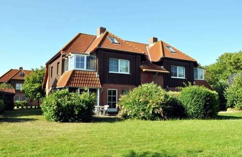 Wenkendorf Condo | Cozy, bright vacation apartment on 2 levels with conservatory