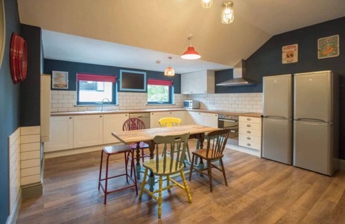 Headingley Apartment | Cozy Budget Room with Shared Washroom Access