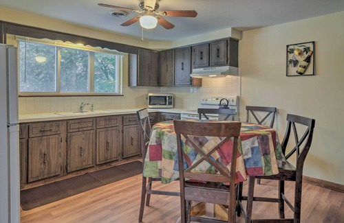 Amherst Apartment | Cozy Buffalo Abode ~ 21 Mi to Niagara Falls!