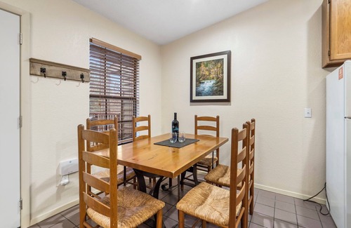 Kimberling City House | Cozy Bungalow by Table Rock Lake-Free Tickets-Balcony-Dog Friendly