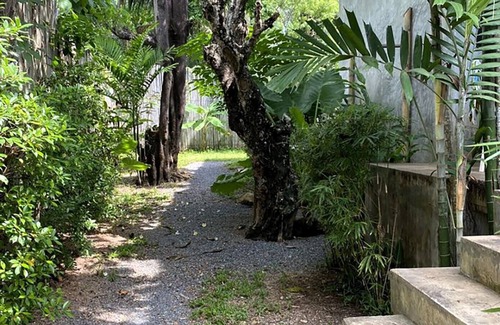 Ko Lanta House | Cozy Bungalow with Garden - Kitchen - AC - WiFi - 5 min Walking to the Beach
