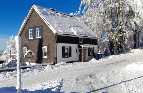 Altastenberg House | Cozy child-friendly apartment with spacious terrace and view of the slopes