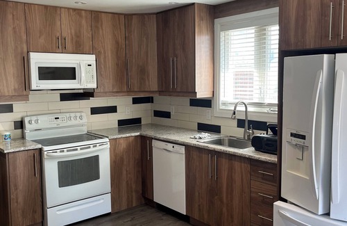 Bradford House | Cozy & Clean upper unit