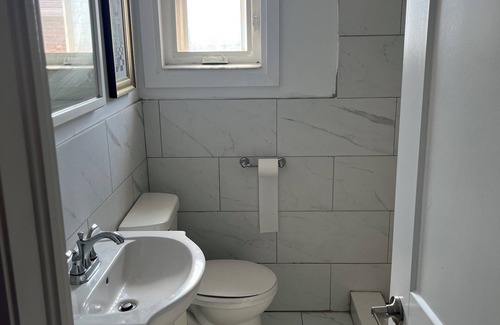 Bradford House | Cozy & Clean upper unit