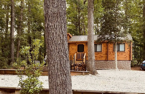Louisburg Cabin | Cozy cabin by the lake