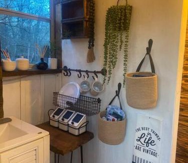 Conway House | Cozy Cabin by the Pond