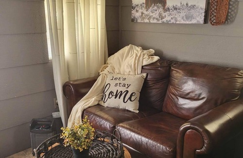 Proctor Cabin | Cozy Cabin, floating, illinois river, golfing
