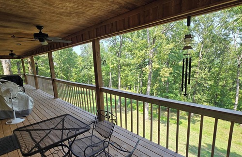 Clinton House | Cozy Cabin Greers Ferry Lake View