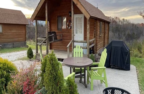Argillite Cabin | Cozy cabin hideaway with kitchen