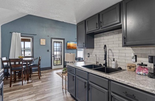 Lynn Center Cabin | Cozy cabin in Pleasant Valley with AC - perfect getaway spot