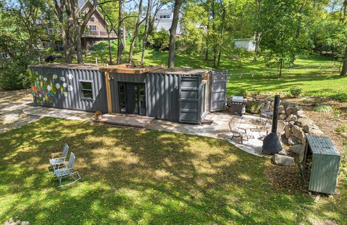 Ann Arbor Cabin | Cozy cabin in pleasant Ann Arbor with AC, WiFi