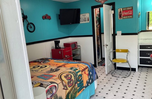 Thackerville Cabin | Cozy cabin in soothing Thackerville with AC, WiFi 1 mile and 1/4 from WINN STAR.