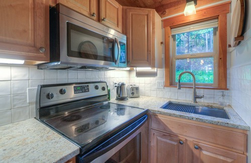 Eastsound Cabin | Cozy cabin in the woods, minutes from town, beaches, hiking