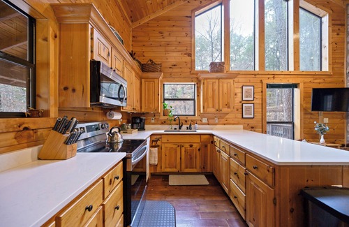 Broken Bow Cabin | Cozy cabin located in Beavers Bend, close to Broken Bow lake, Casino