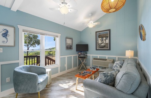 Shell Knob Cabin | Cozy Cabin near Dogwood Canyon. Private deck, beautiful view & pool!
