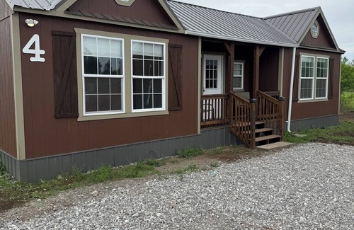 Lawton Cabin | Cozy cabin near Medicine Park with WiFi, AC