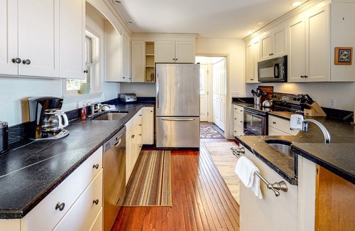 Ludlow Cabin | Cozy cabin near skiing with free WiFi, game room, deck, & wood fireplace