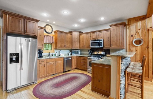 Apple Ridge Cabin | Cozy Cabin Nestled in Wooded Setting