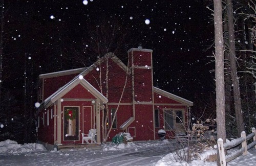 Thompsonville Cabin | Cozy Cabin on 8th Green at Crystal Mountain Resort -