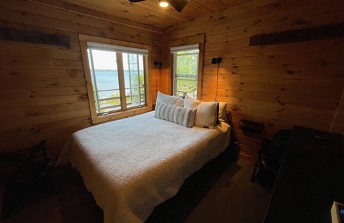 Northwoods Beach Cabin | Cozy cabin on beautiful clear Grindstone Lake
