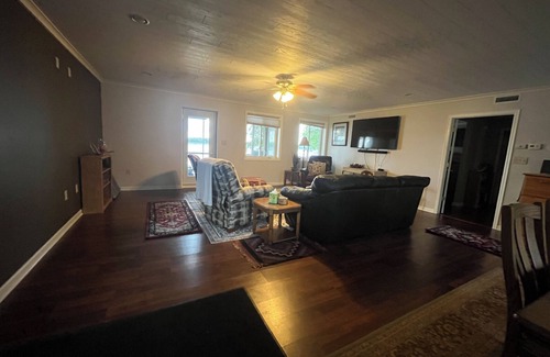 Le Center Cabin | Cozy cabin on Lake Jefferson in Cleveland, MN