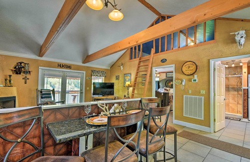 Chattanooga Cabin | Cozy Cabin on Tenn River - 10 Mi to Chattanooga!