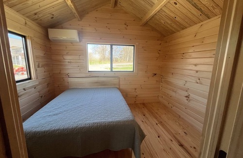 Waterloo Cabin | Cozy Cabin on the Canal