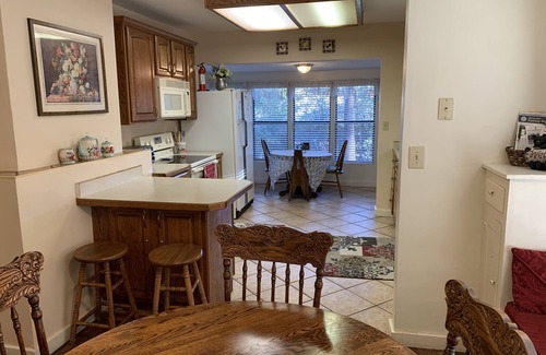 Pinetop-Lakeside Cabin | Cozy Cabin Only 5 Blocks From Rainbow Lake! Walk To Fishing! Great Rates!